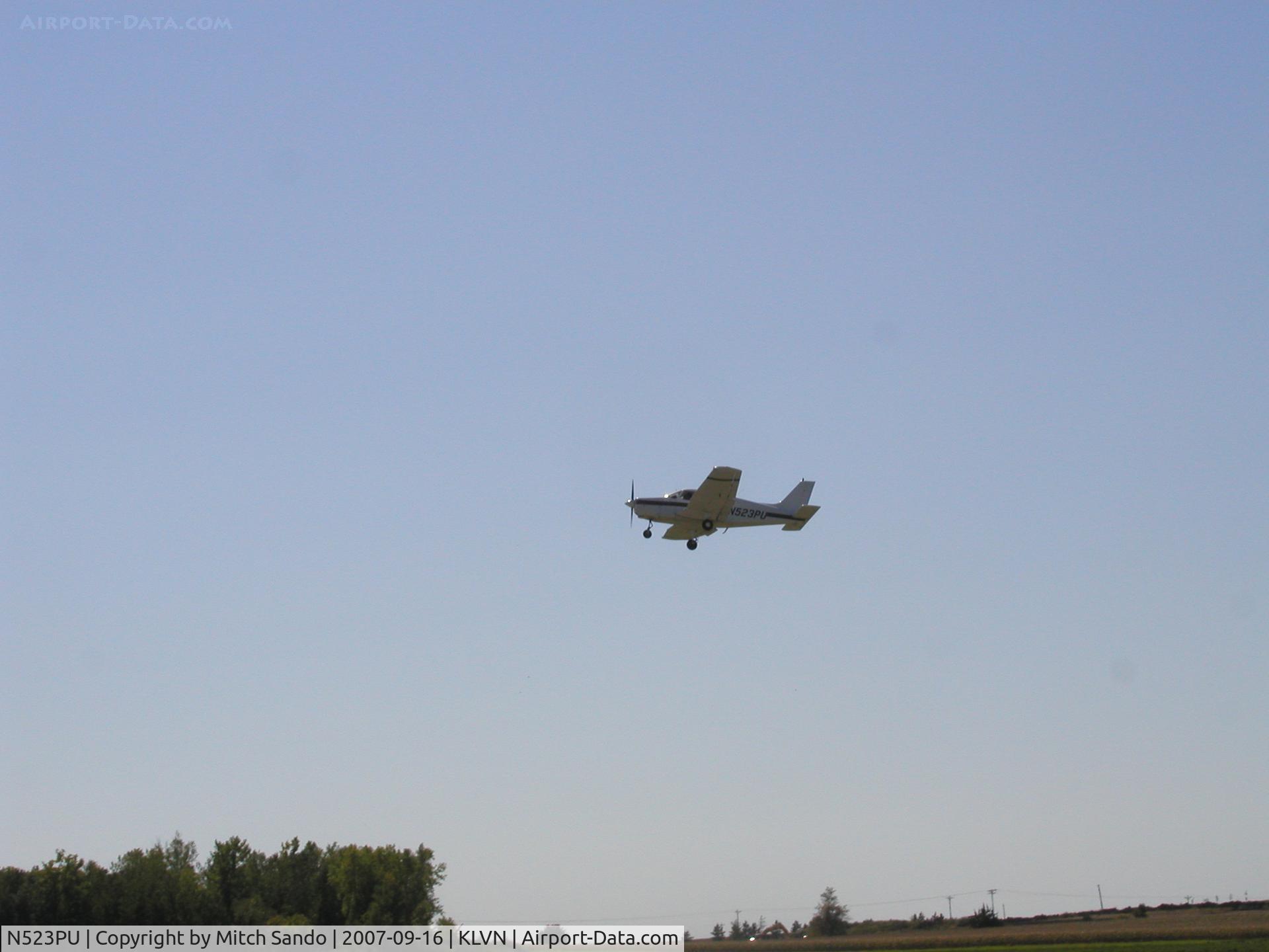 N523PU, 1989 Piper PA-28-161 C/N 2841188, Low Approach Runway 12.