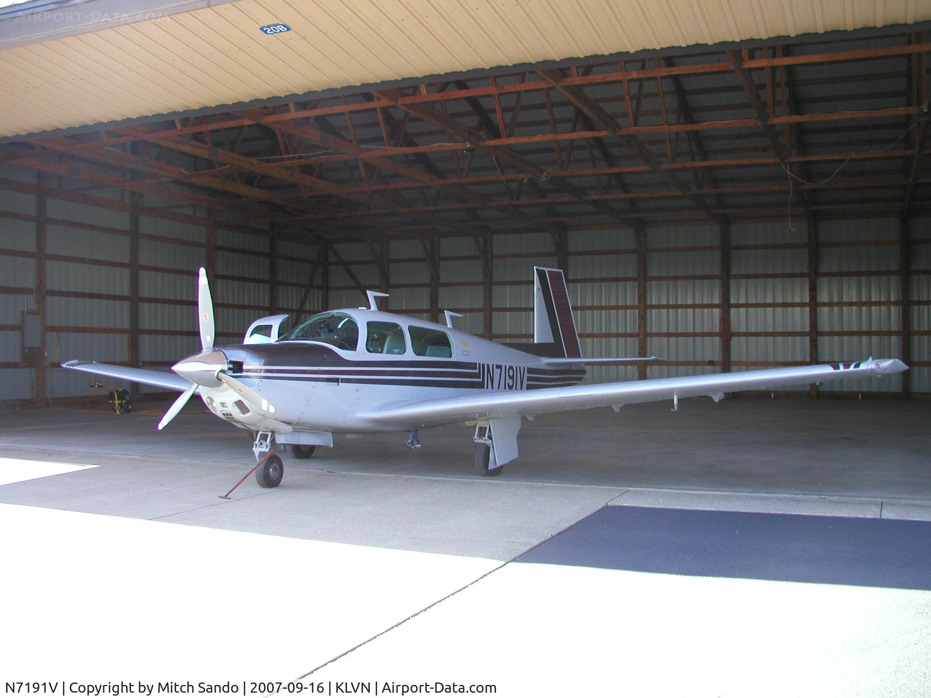 N7191V, 1975 Mooney M20F Executive C/N 22-1189, Parked inside the hangar.