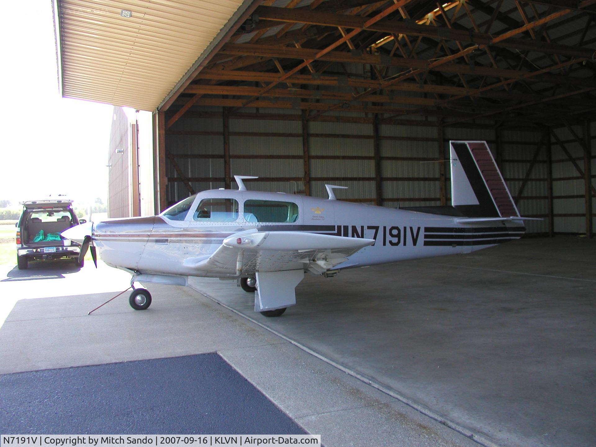 N7191V, 1975 Mooney M20F Executive C/N 22-1189, Parked inside the hangar.