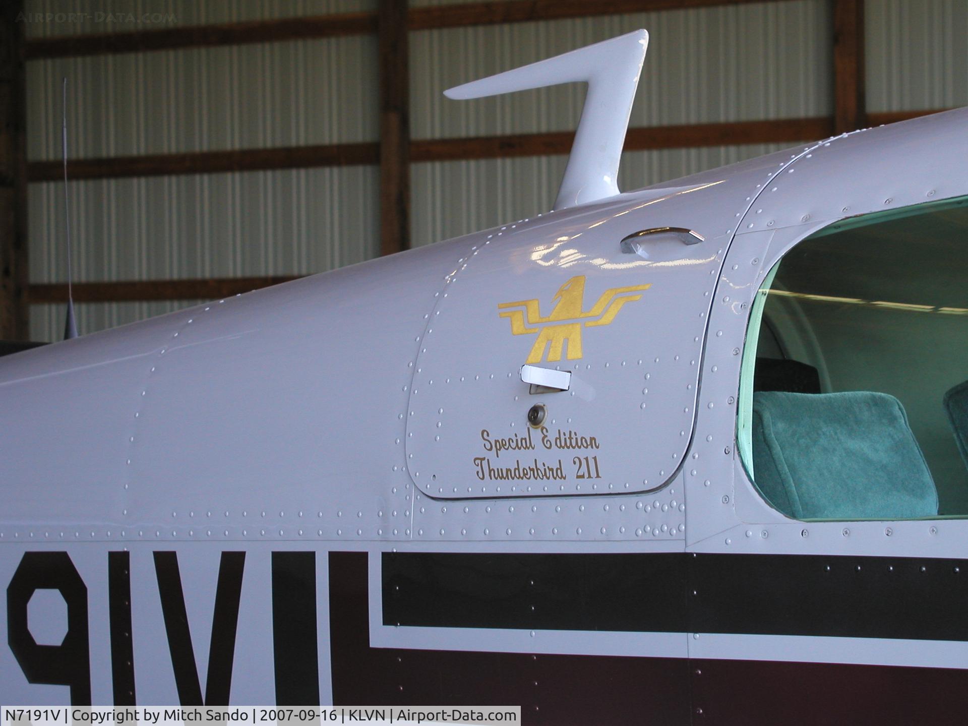 N7191V, 1975 Mooney M20F Executive C/N 22-1189, Parked inside the hangar.