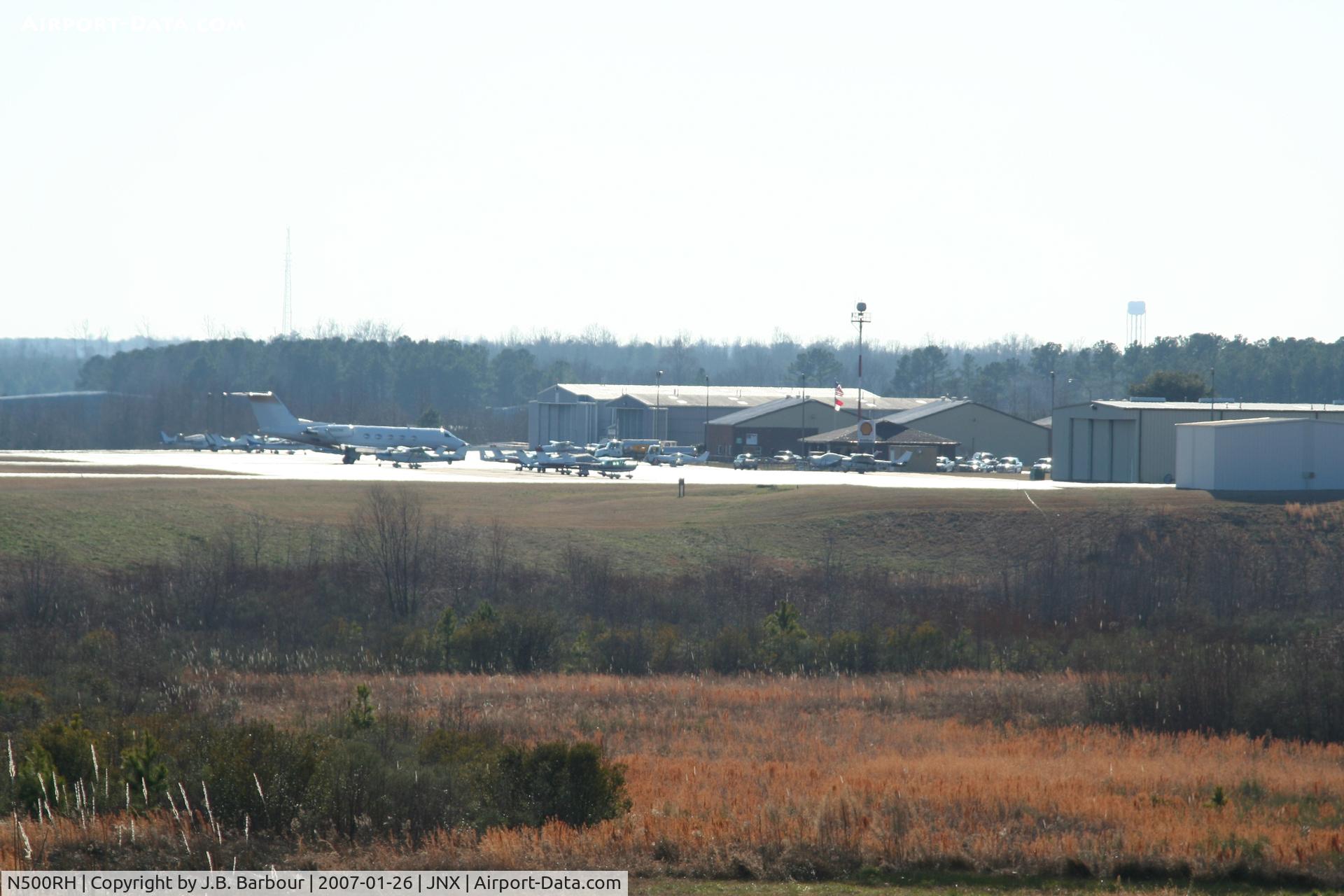 N500RH, Gulfstream Aerospace G-V C/N 558, Getting this gentle mammoth parked
