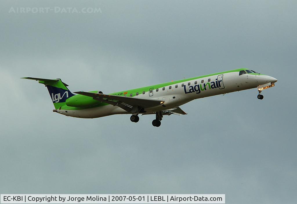 EC-KBI, 2000 Embraer EMB-145EP (ERJ-145EP) C/N 145362, Clear to land RWY 25R.