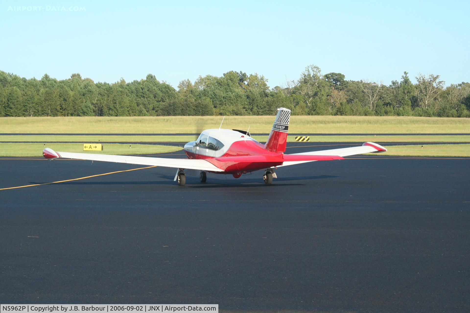N5962P, 1959 Piper PA-24-250 Comanche C/N 24-1054, Outstanding color scheme and aircraft
