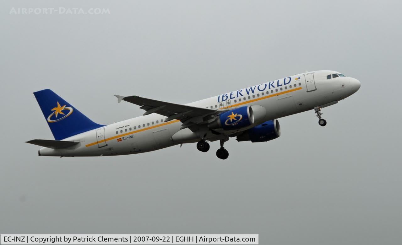 EC-INZ, 2003 Airbus A320-214 C/N 2011, IBERWORLD JUST AIRBORNE RUNWAY 08