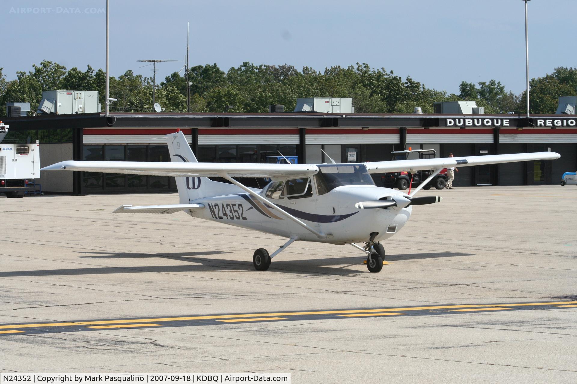 N24352, 2000 Cessna 172R C/N 17280835, Cessna 172