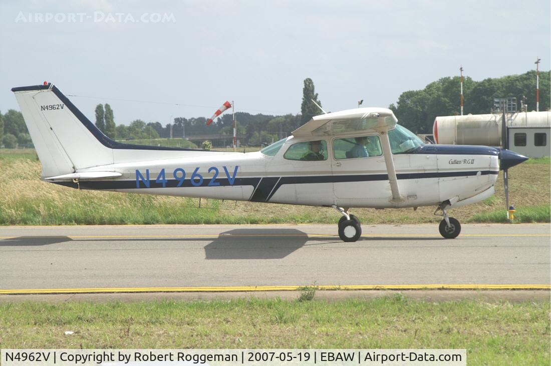 N4962V, 1980 Cessna 172RG Cutlass RG C/N 172RG0430, Taxiing in during 17 th Antwerp Stampe Fly in.