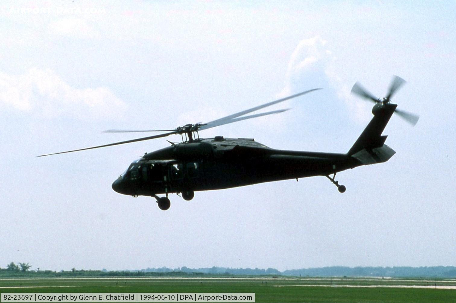 82-23697, 1982 Sikorsky UH-60A Black Hawk C/N 70520, UH-60A departing
