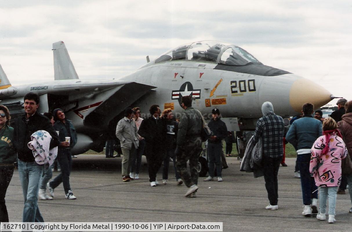 162710, Grumman F-14A Tomcat C/N 556, F-14 at Willow Run cold airshow