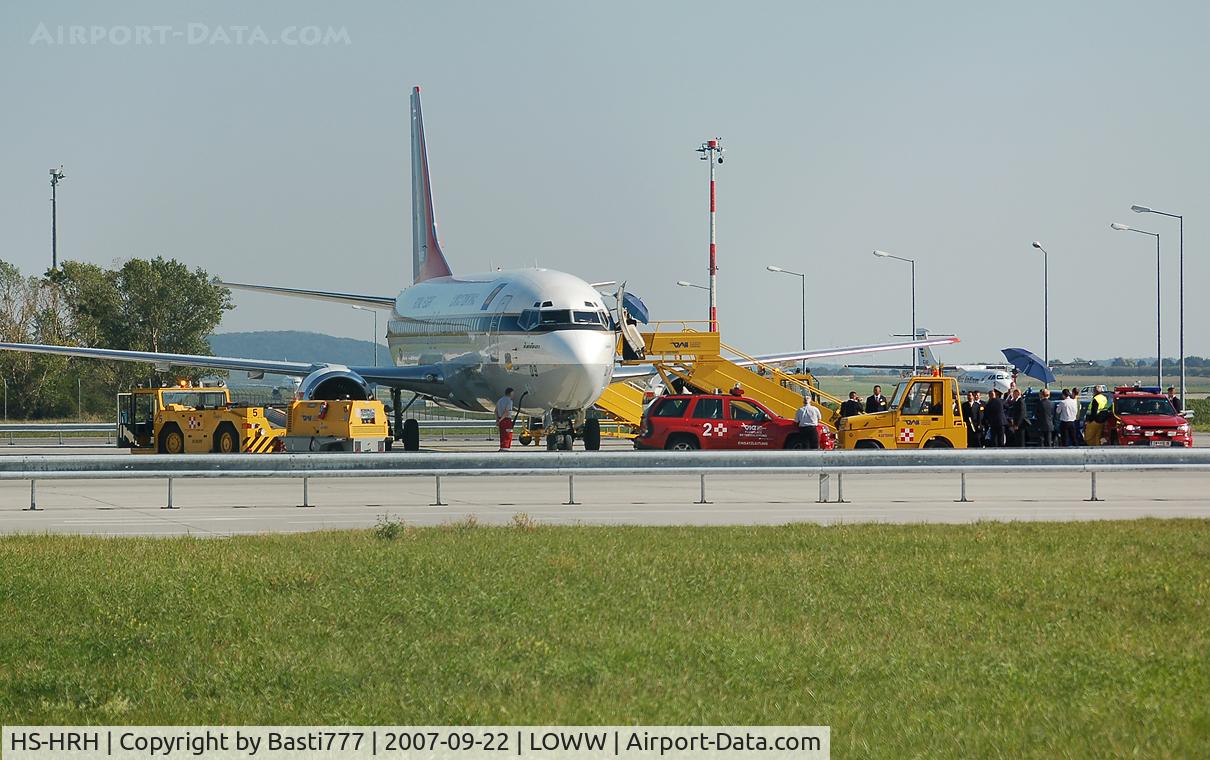 HS-HRH, 1990 Boeing 737-448 C/N 24866, The royals, short after their landing in vienna