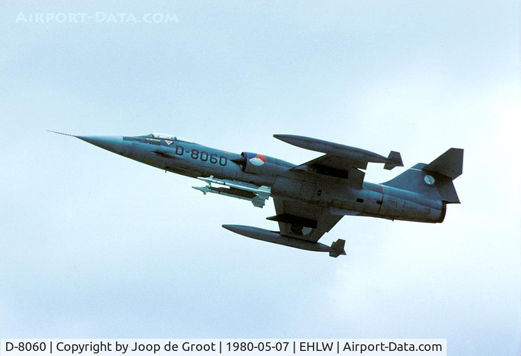 D-8060, Lockheed F-104G Starfighter C/N 683-8060, Take off of one of the QRA Starfighters. Note the live missiles underneath the fuselage.