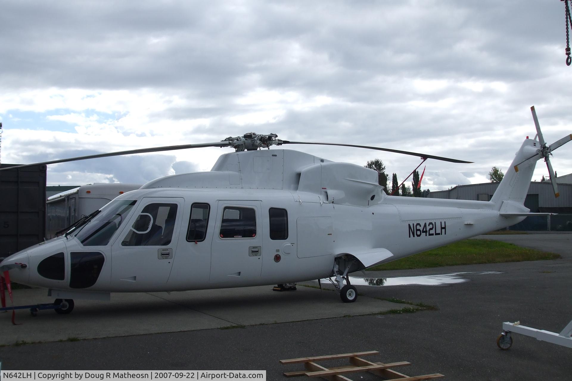N642LH, 1990 Sikorsky S-76A C/N 760371, AT Langley B.C.