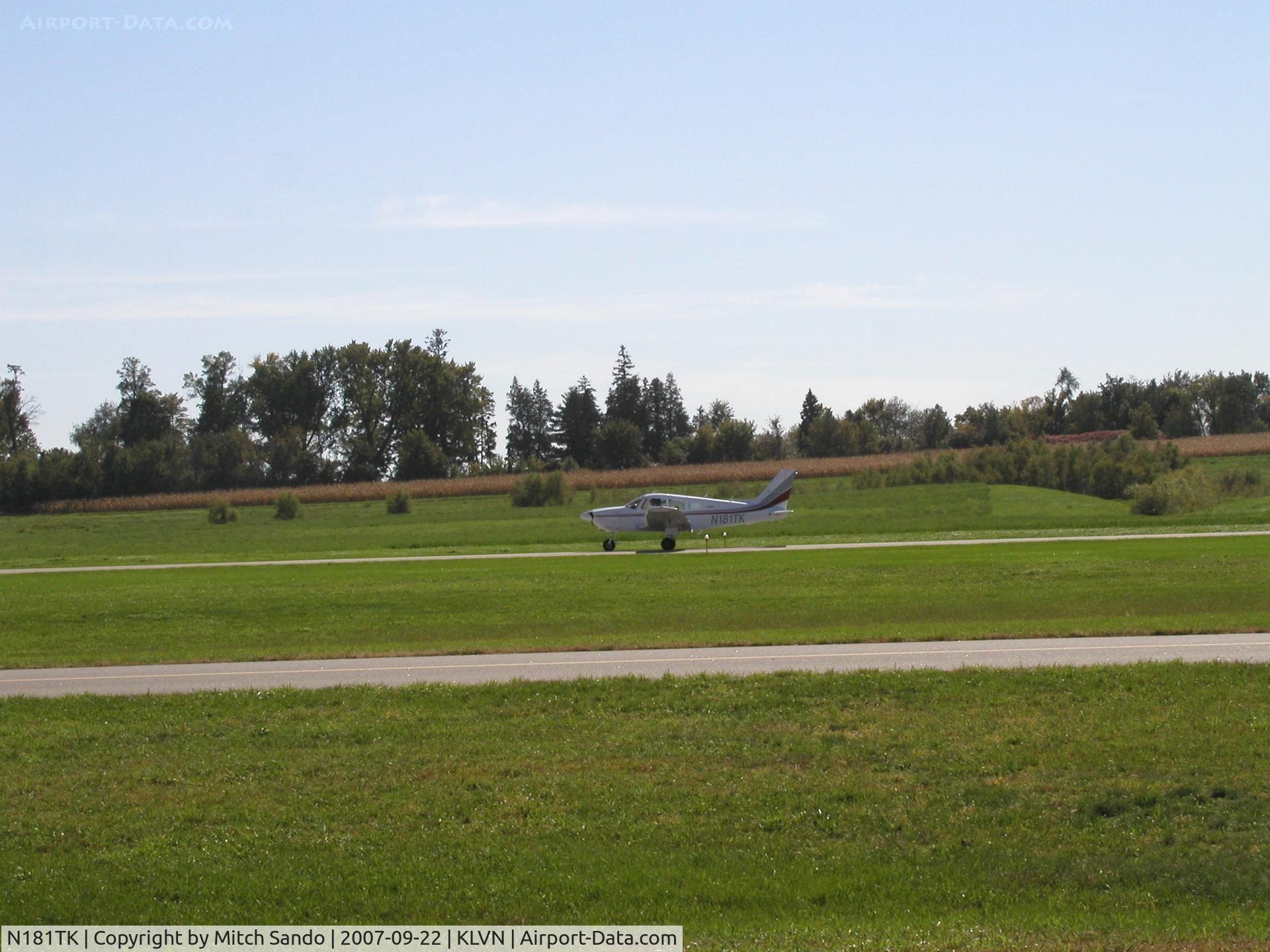 N181TK, 1977 Piper PA-28-181 C/N 28-7890193, Landing Runway 12.