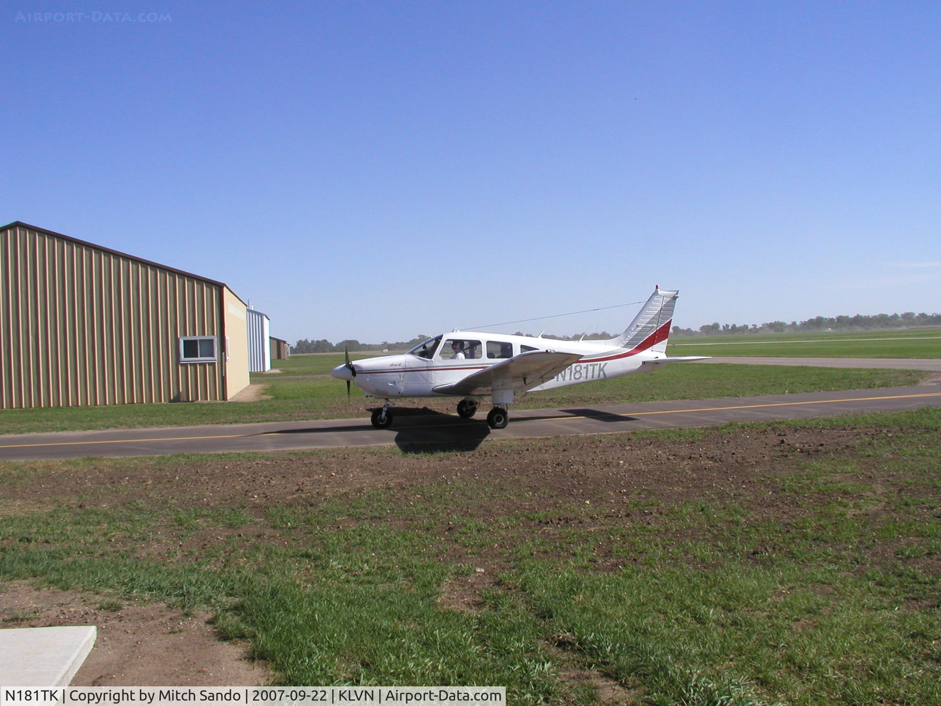N181TK, 1977 Piper PA-28-181 C/N 28-7890193, Taxiing to the hangar.