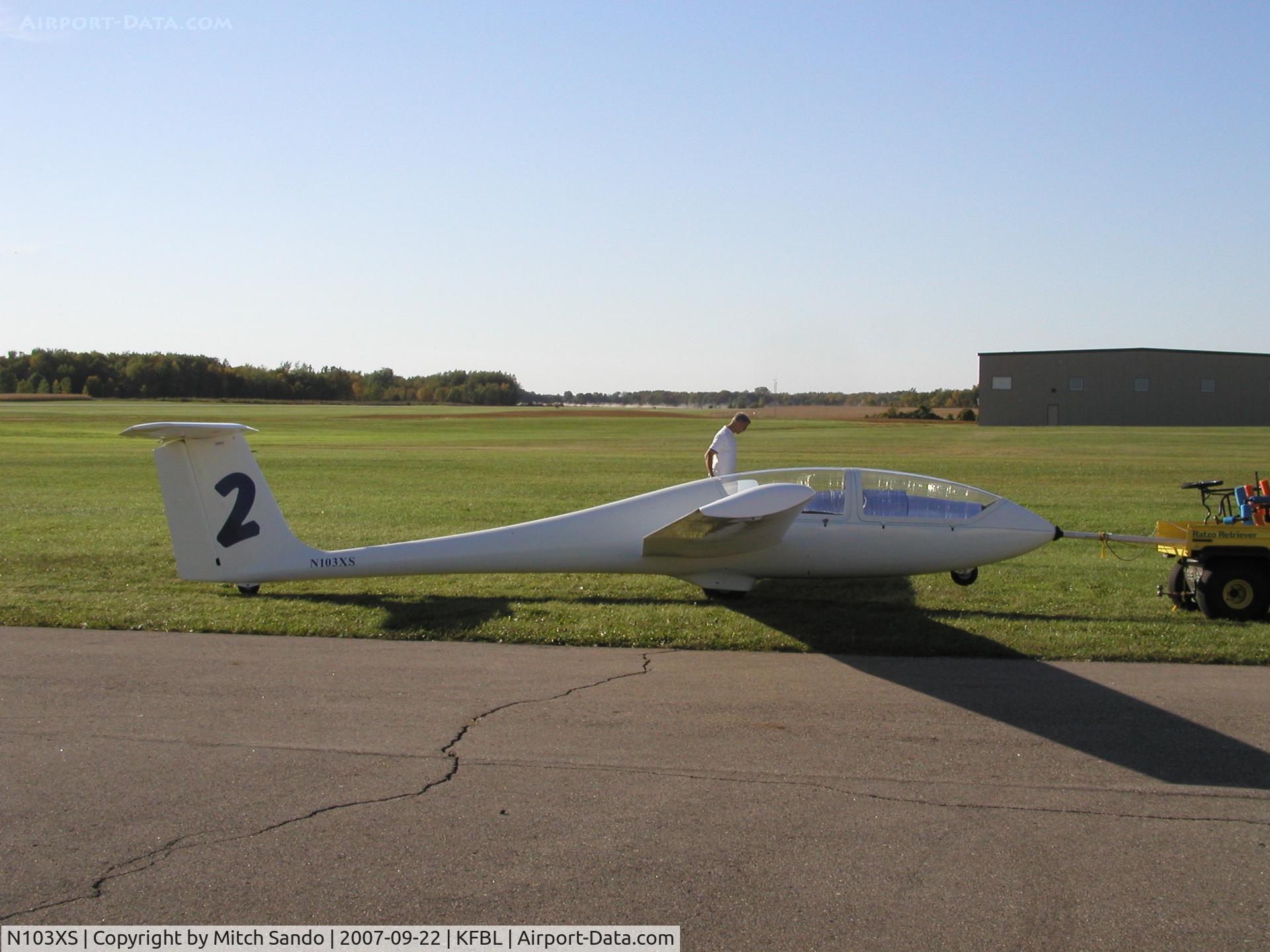 N103XS, 1982 Grob G-103 Twin Astir II C/N 3745, Getting towed back on the ground for another flight.