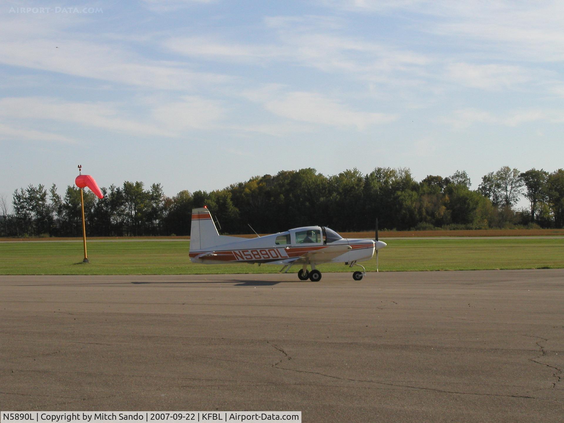 N5890L, 1972 American AA-5 C/N AA5-0240, Taxiing back to the hangar.