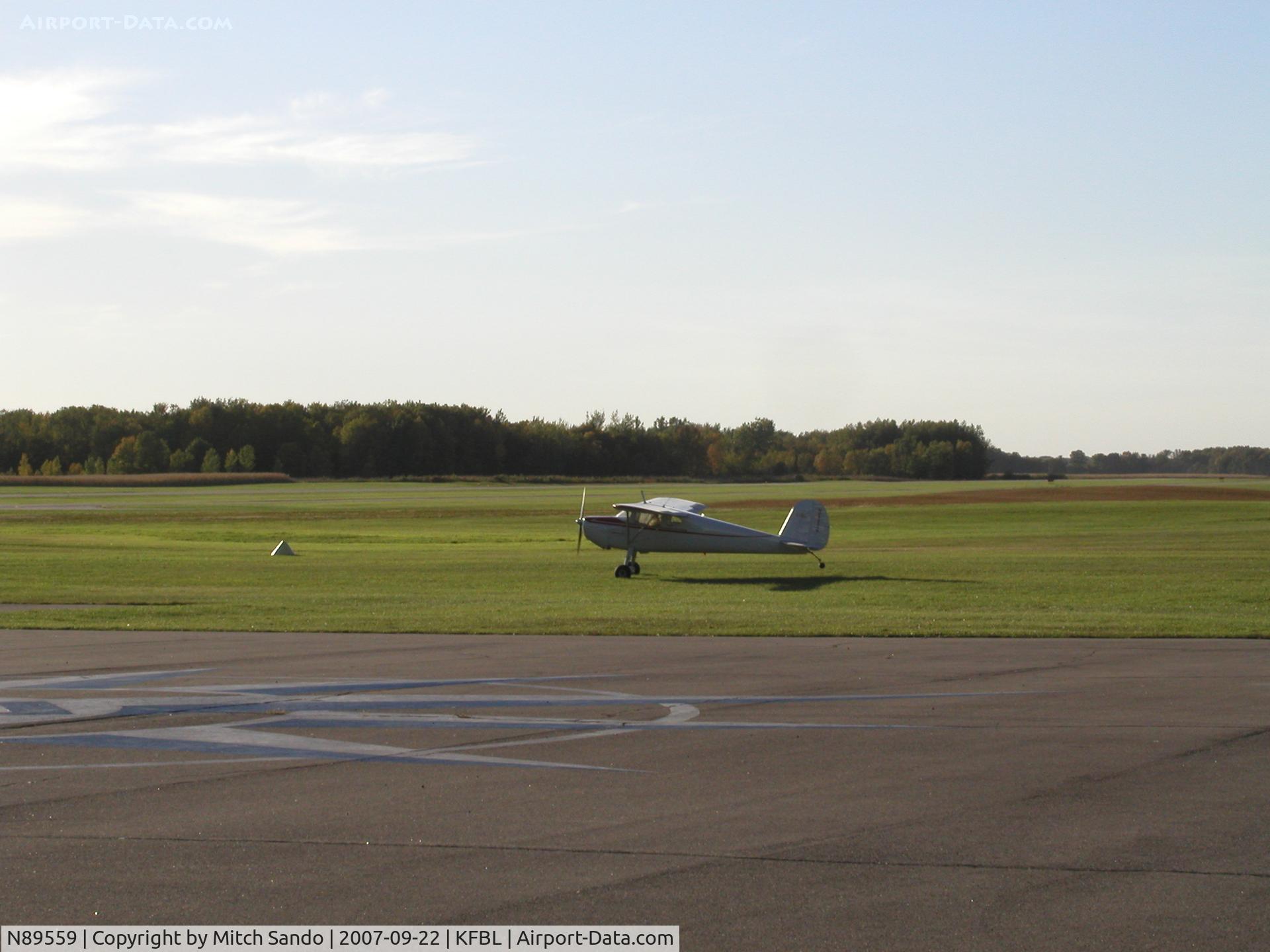 N89559, 1946 Cessna 140 C/N 8599, Departing Runway 20.