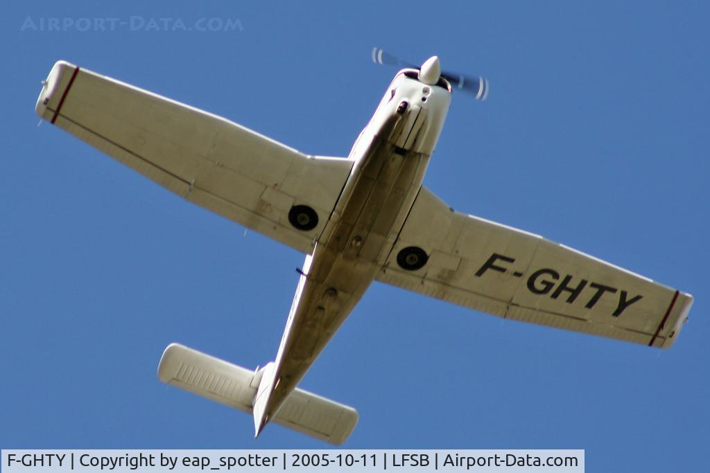 F-GHTY, Piper PA-28RT-201 Arrow IV C/N 28R8118013, overflying the runway