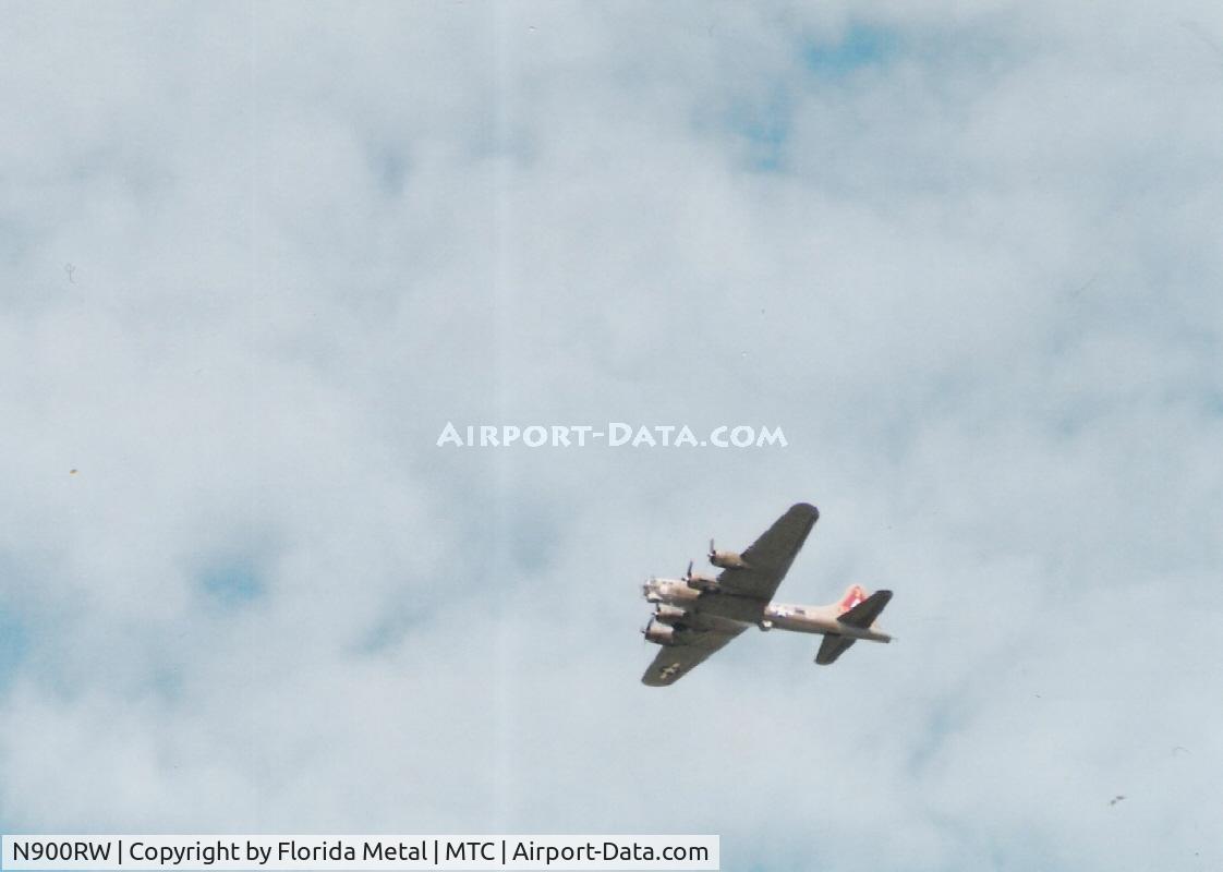 N900RW, 1944 Boeing B-17G Flying Fortress C/N 8627, Thunderbird