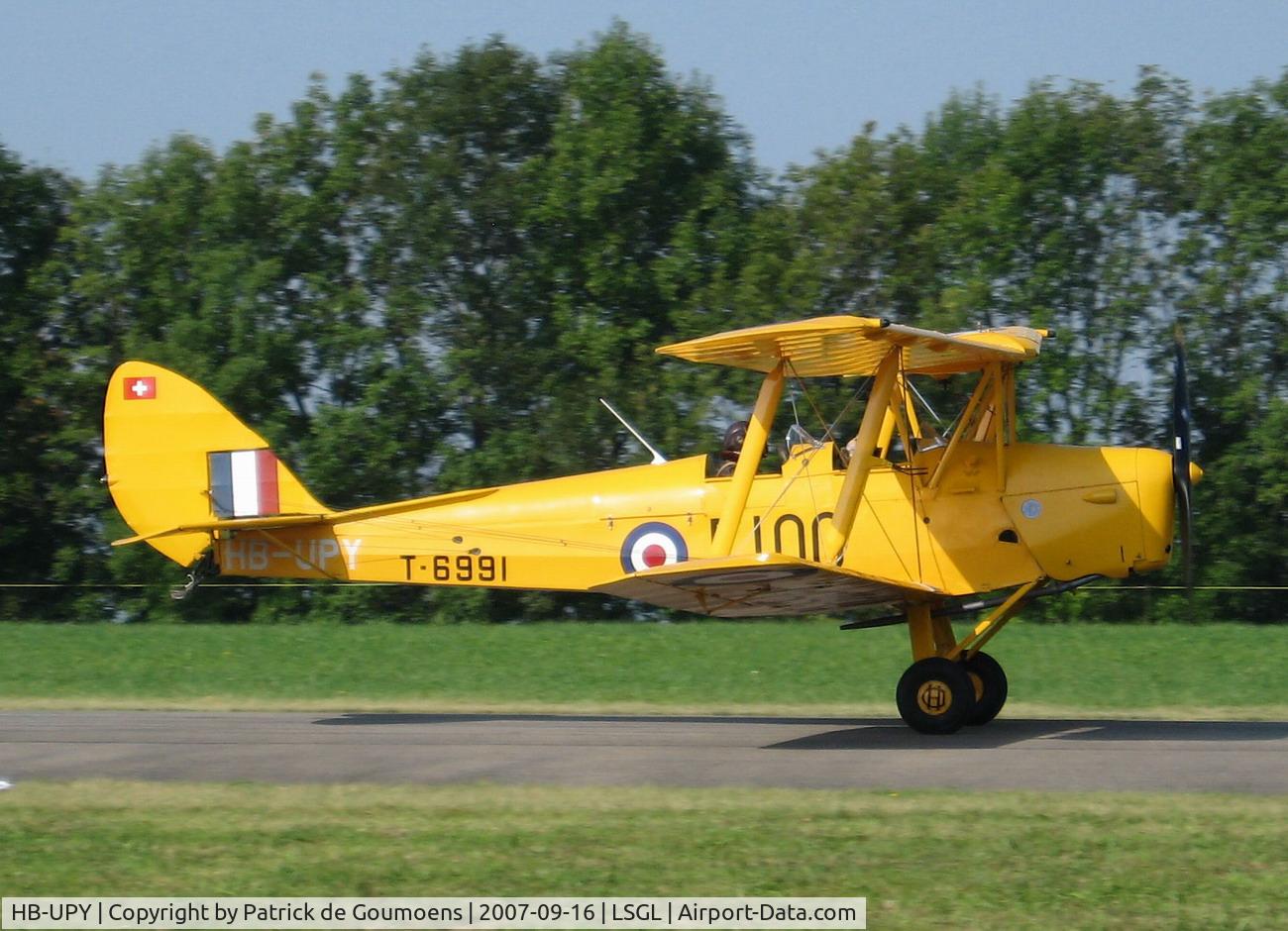 HB-UPY, 1943 De Havilland DH-82A Tiger Moth II C/N 85635, Taking off in Lausanne