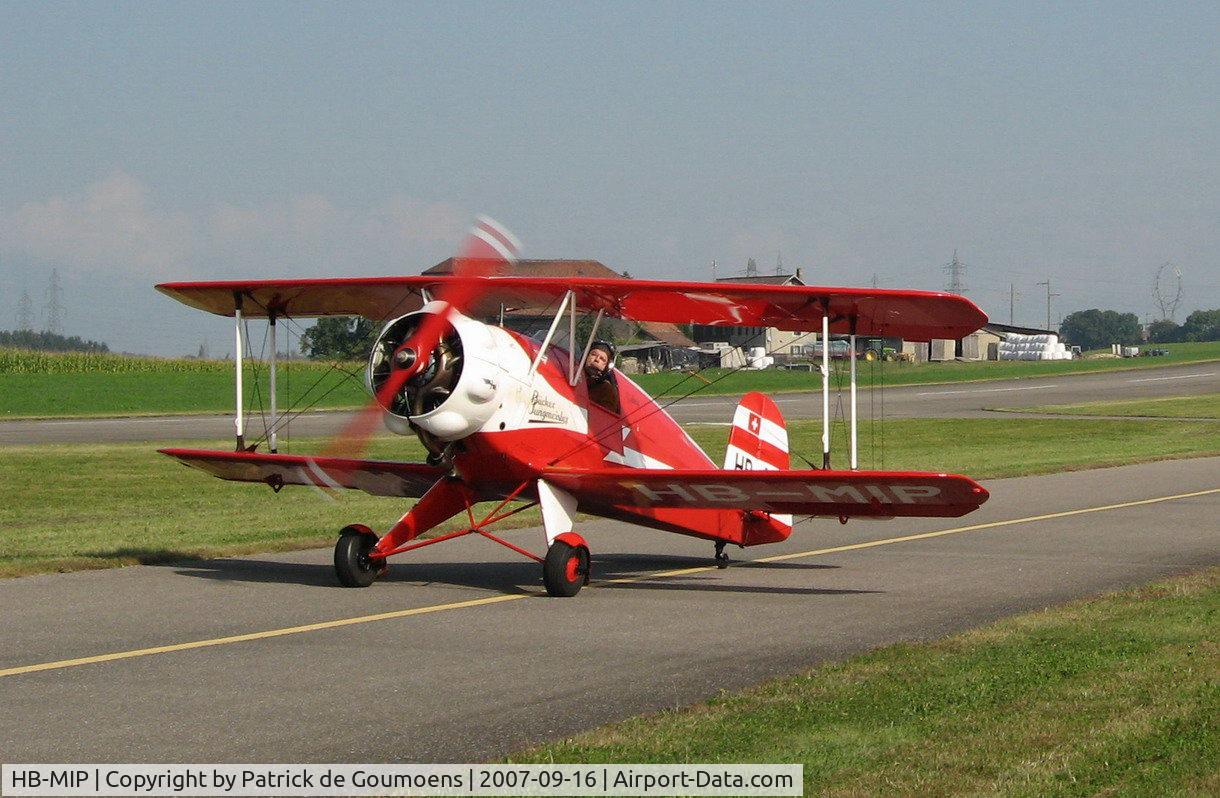 HB-MIP, 1938 Bucker Bu-133C Jungmeister C/N 11, Taxiing in Lausanne airport