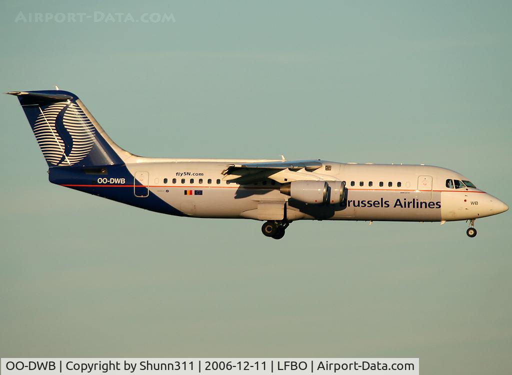OO-DWB, 1997 British Aerospace Avro 146-RJ100 C/N E3315, Landing rwy 14R