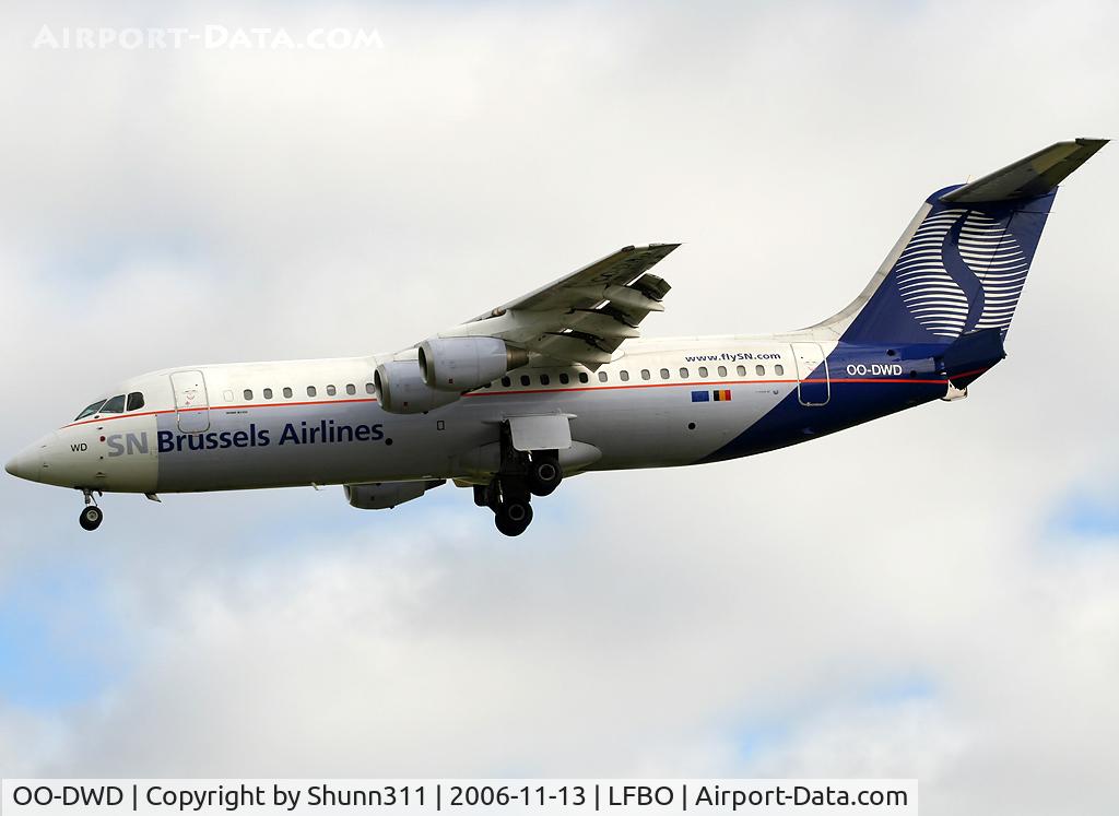 OO-DWD, 1998 British Aerospace Avro 146-RJ100 C/N E3324, Landing rwy 32L
