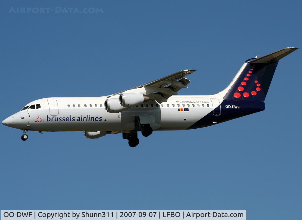 OO-DWF, 1998 British Aerospace Avro 146-RJ100 C/N E3332, Landing rwy 32L... New c/s...