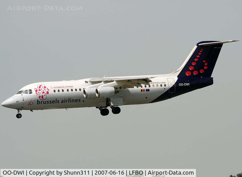 OO-DWI, 1999 British Aerospace Avro 146-RJ100 C/N E3342, Landing 14L in Europalia.europa c/s