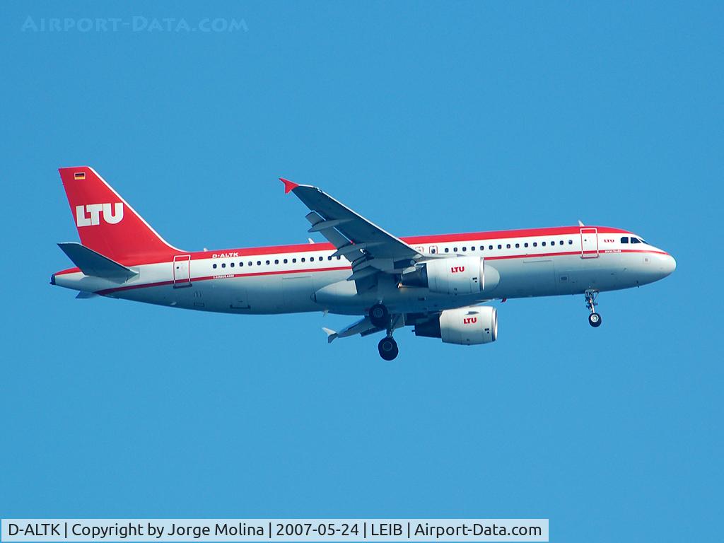 D-ALTK, 2003 Airbus A320-214 C/N 1931, Final approach RWY 24.