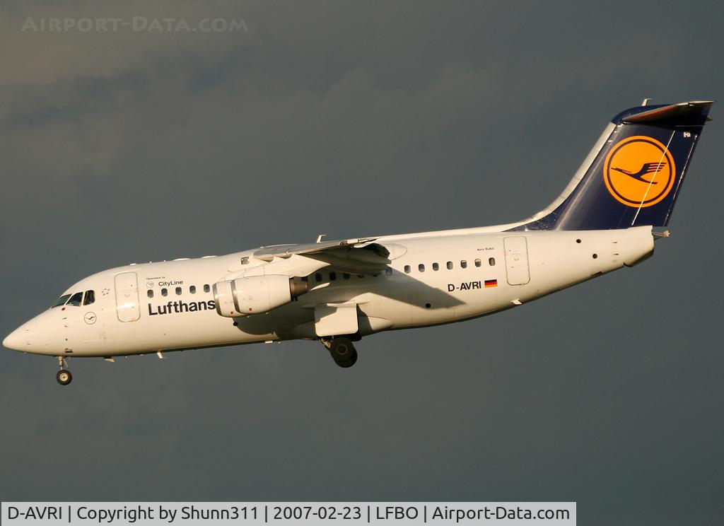 D-AVRI, 1995 British Aerospace Avro 146-RJ85 C/N E.2270, Landing rwy 32R