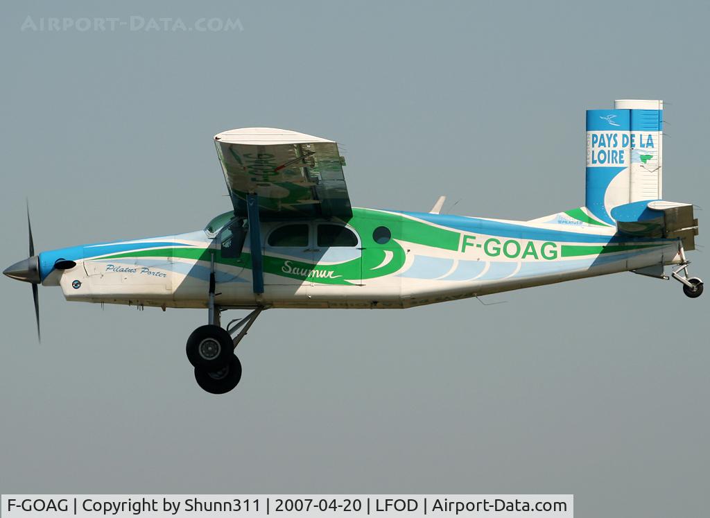 F-GOAG, Pilatus PC-6/B2-H2 C/N 658, Landing after paratrooping