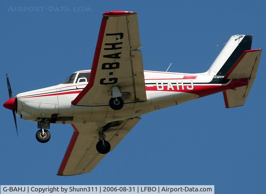 G-BAHJ, 1960 Piper PA-24-250 Comanche C/N 24-1863, Landing rwy 32L