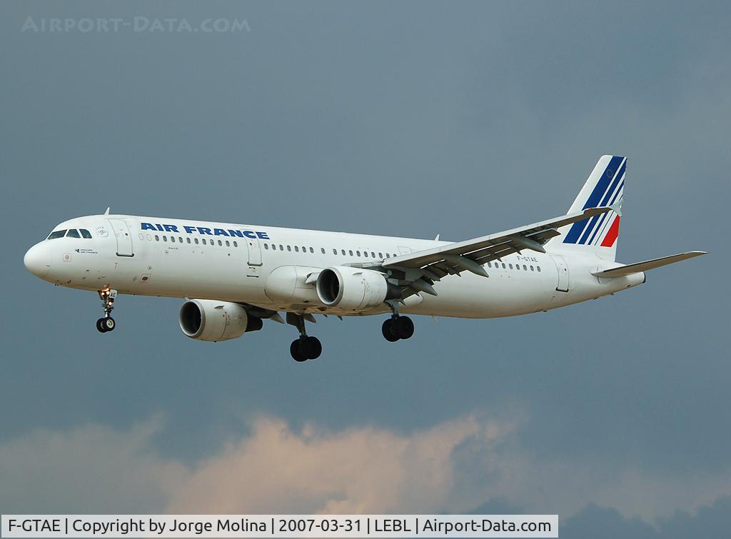 F-GTAE, 1998 Airbus A321-211 C/N 0796, A321 on final RWY 25R.