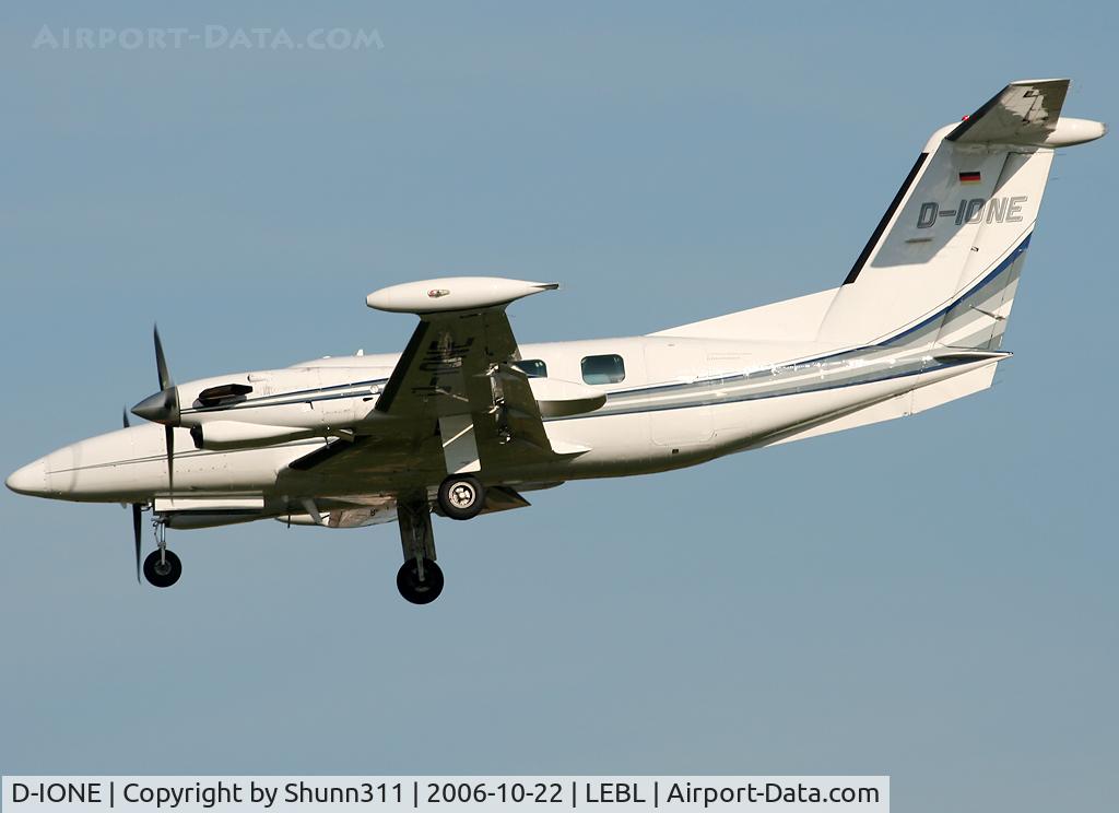 D-IONE, 1980 Piper PA-42-720 Cheyenne III C/N 42-8001002, Landing rwy 25L