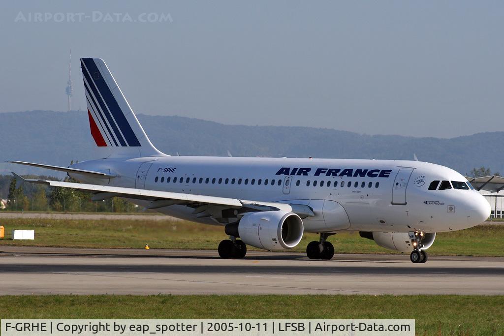F-GRHE, 1999 Airbus A319-111 C/N 1020, entering rwy 16