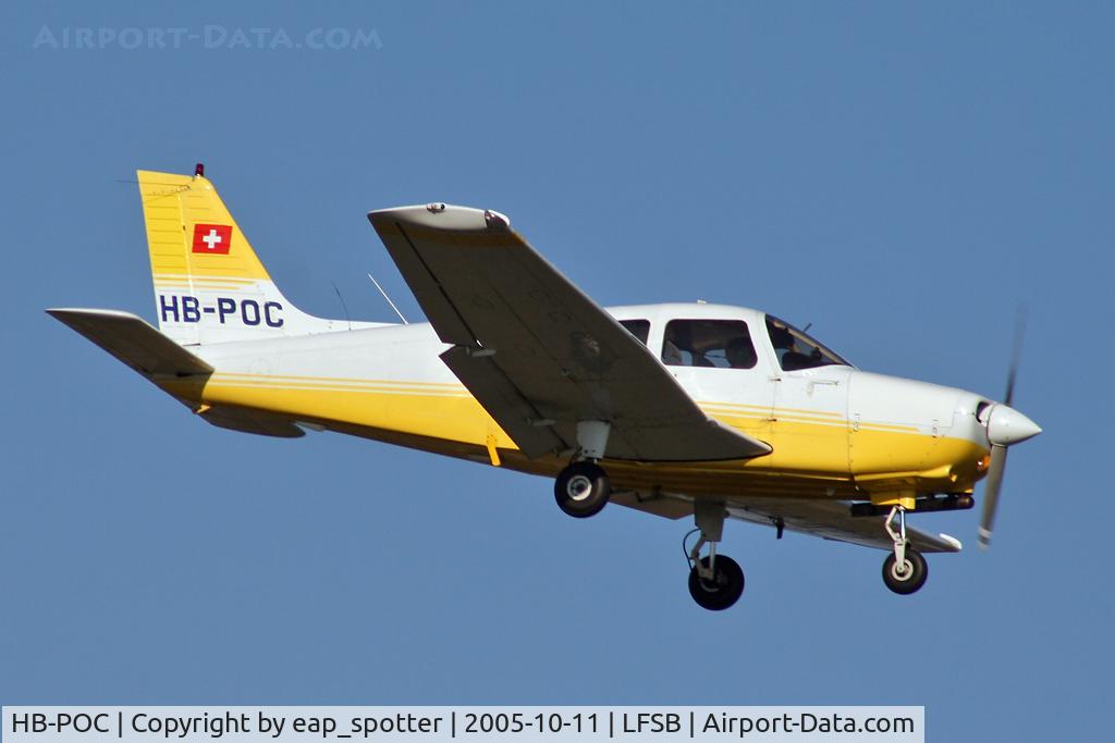 HB-POC, 1990 Piper PA-28-161 Cadet C/N 2841291, landing on rwy 16