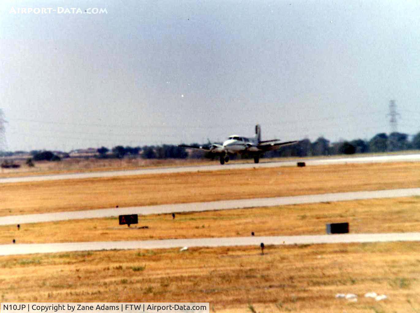 N10JP, 1973 Beech E90 King Air C/N LW-81, Emergency landing nose gear failure @1981