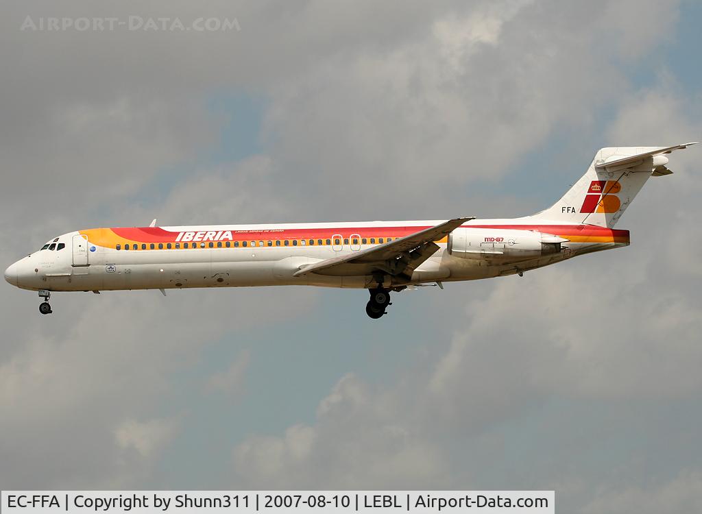 EC-FFA, 1991 McDonnell Douglas MD-87 (DC-9-87) C/N 53209, Landing rwy 25L