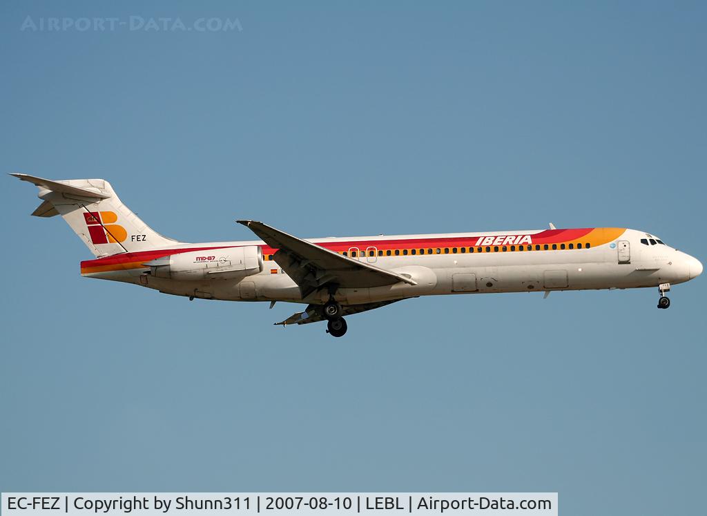 EC-FEZ, 1991 McDonnell Douglas MD-87 (DC-9-87) C/N 53207, Landing rwy 25L