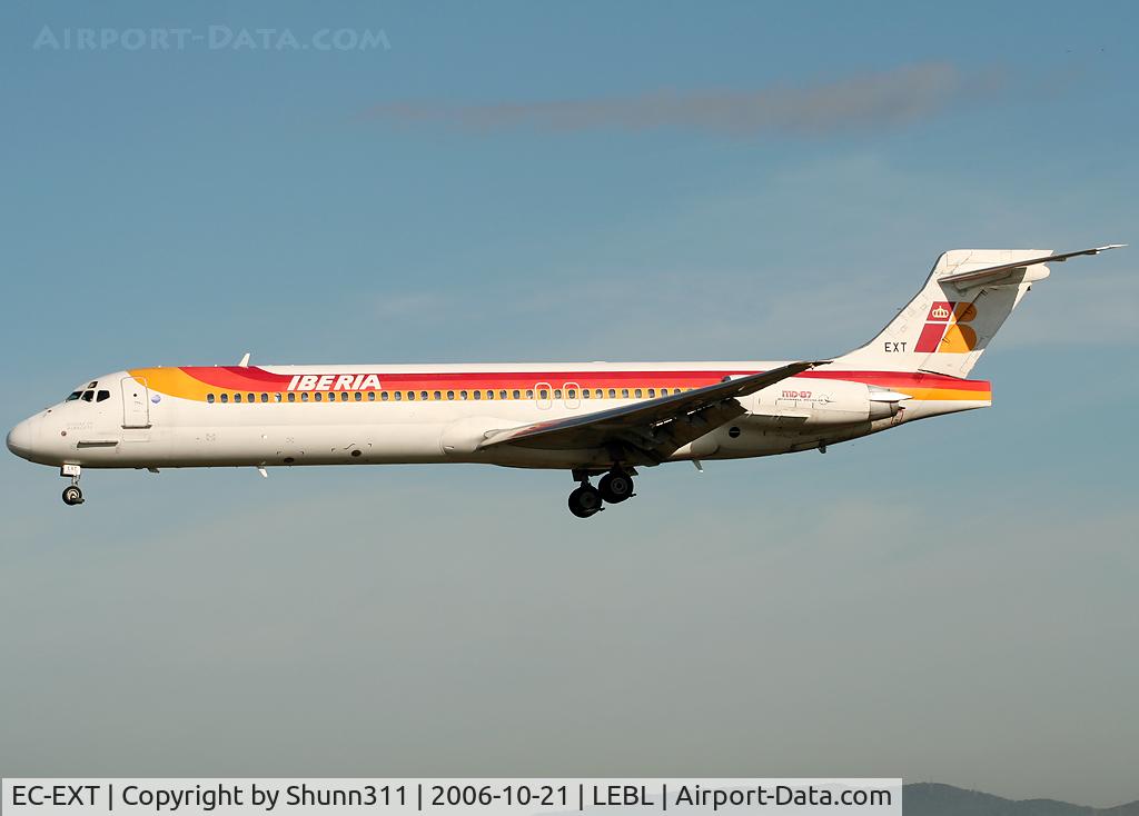 EC-EXT, 1990 McDonnell Douglas MD-87 (DC-9-87) C/N 49837, Landing rwy 25L