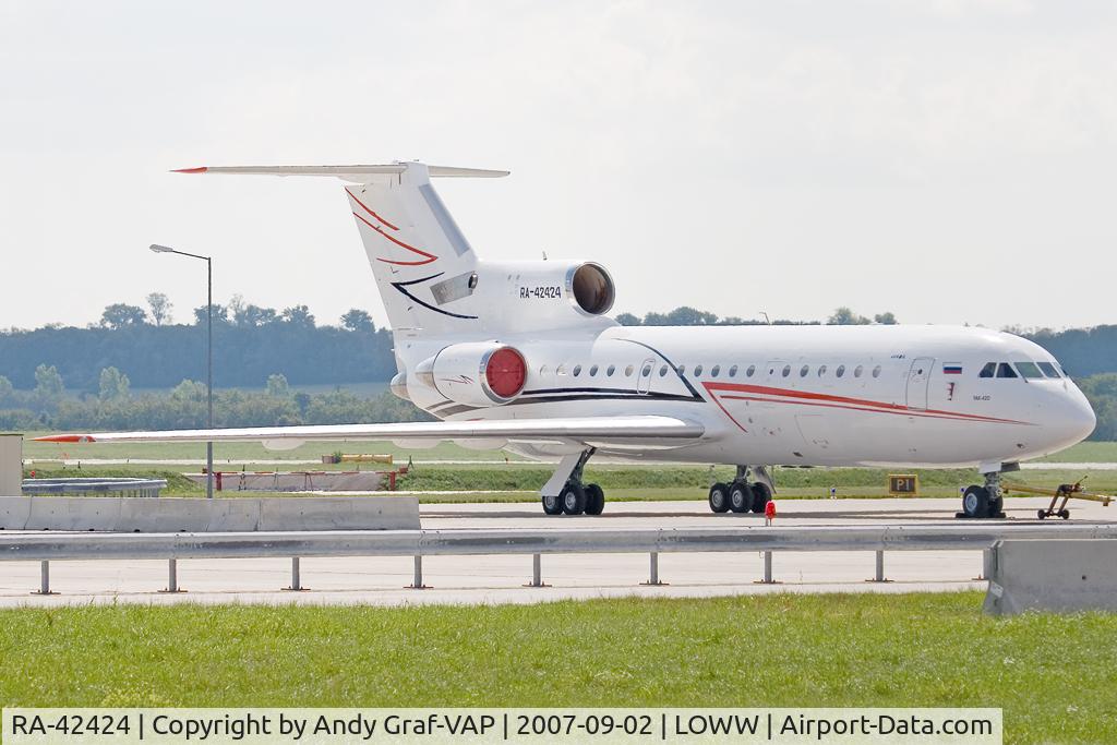 RA-42424, 1992 Yakovlev Yak-42D C/N 4520421502016, Lukoil Y42
