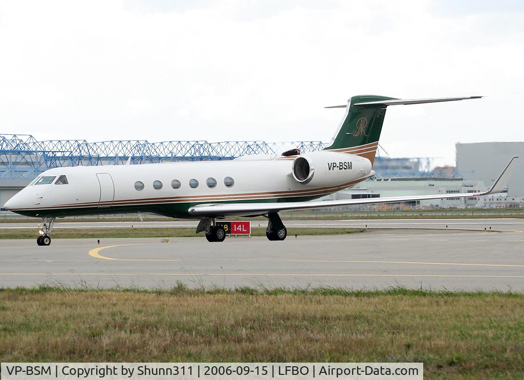 VP-BSM, 1998 Gulfstream G-V C/N 555, Taxiing to the terminal