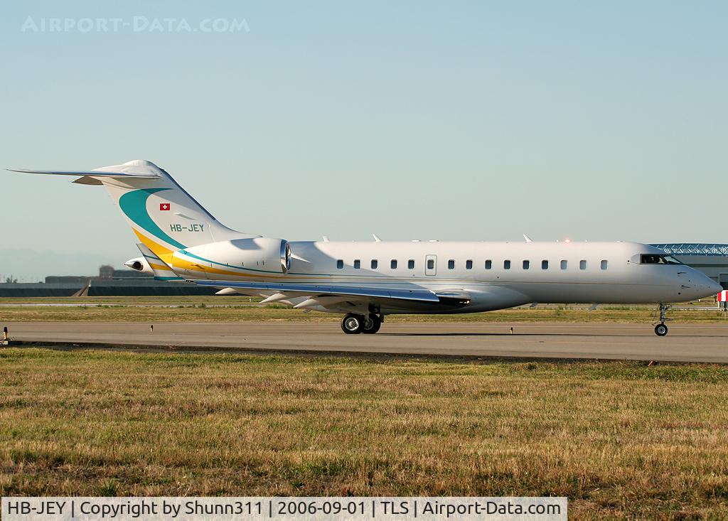 HB-JEY, 2005 Bombardier BD-700-1A10 Global Express C/N 9173, Line up rwy 14L