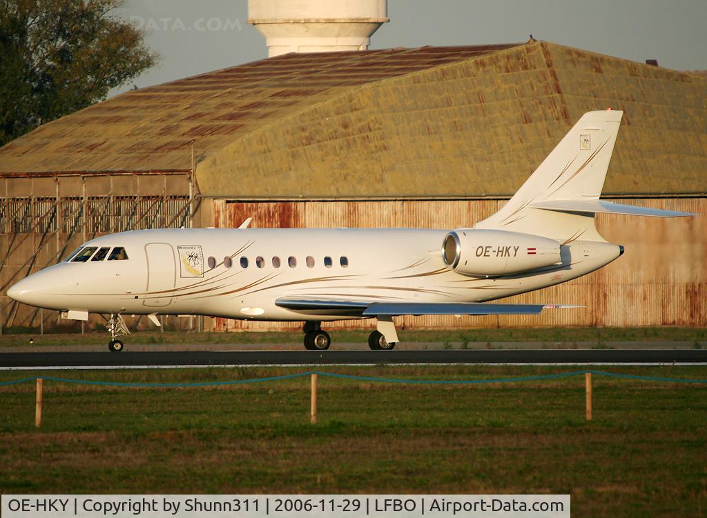 OE-HKY, 2006 Dassault Falcon 2000 C/N 226, Line up rwy 32R