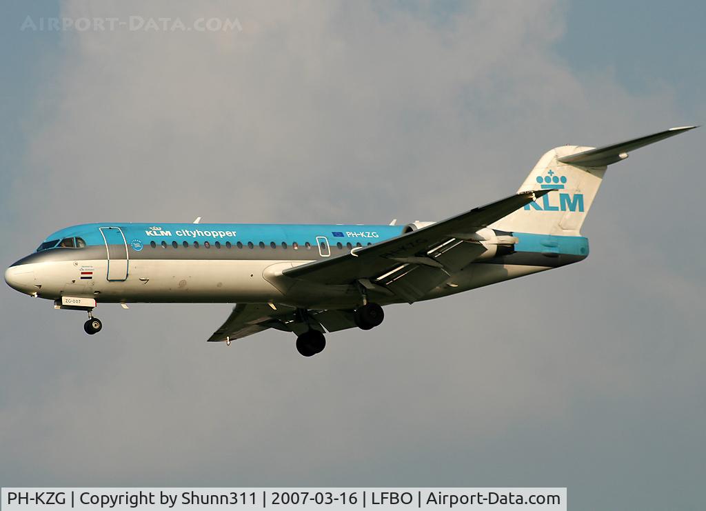 PH-KZG, 1996 Fokker 70 (F-28-0070) C/N 11578, Landing rwy 32L