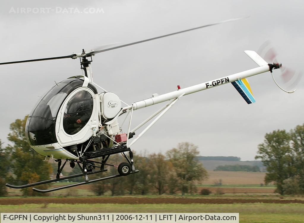 F-GPFN, Schweizer 269C C/N S-1627, Take off from small Toulouse airfield's Bourg-St Bernard