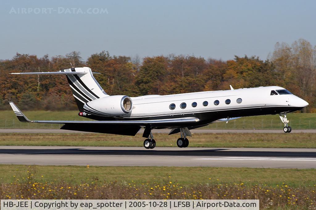 HB-JEE, 2003 Gulfstream Aerospace GV-SP (G550) C/N 5025, landing on rwy 16