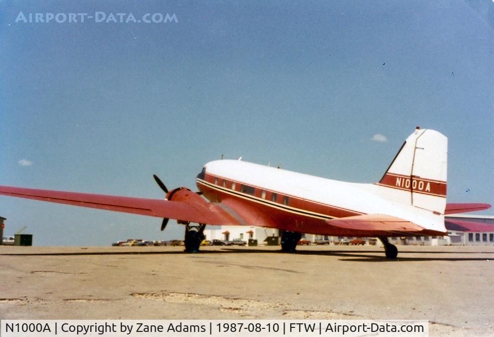 N1000A, 1939 Douglas DC-3 C/N 2184, On the ramp at Meacham Field