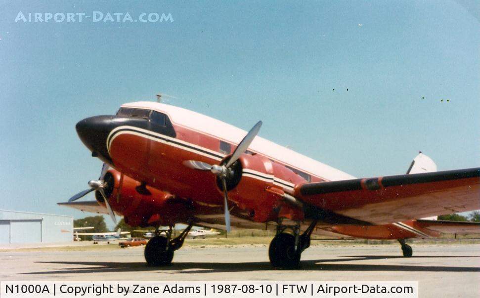 N1000A, 1939 Douglas DC-3 C/N 2184, On the ramp at Meacham Field