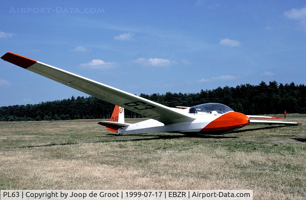 PL63, 1975 Schleicher ASK-13 C/N 13512, These old gliders have been replaced by more modern types lately.